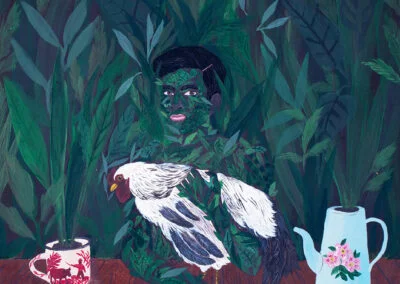 Peinture représentant une personne camouflée en feuilles vertes tenant une poule sur une table